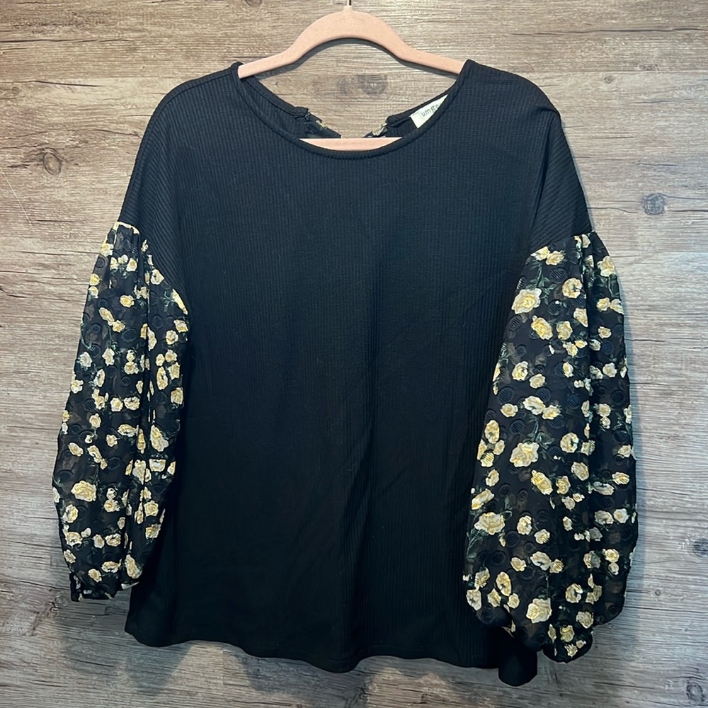 Women’s Detailed Sleeve Top